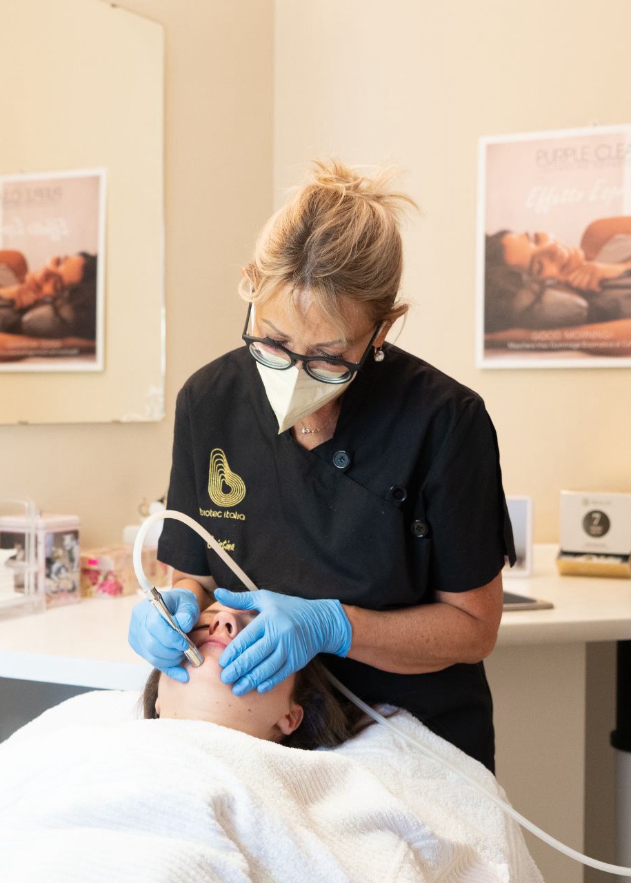 Estetista Biostimolazione Laser Diodo Trattamento Acne Magliano Alpi